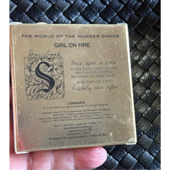 STORYBOOK COSMETICS - NWOT World of  Hunger Games Pressed Powder/"Girl on Fire" - Picture 11 of 15